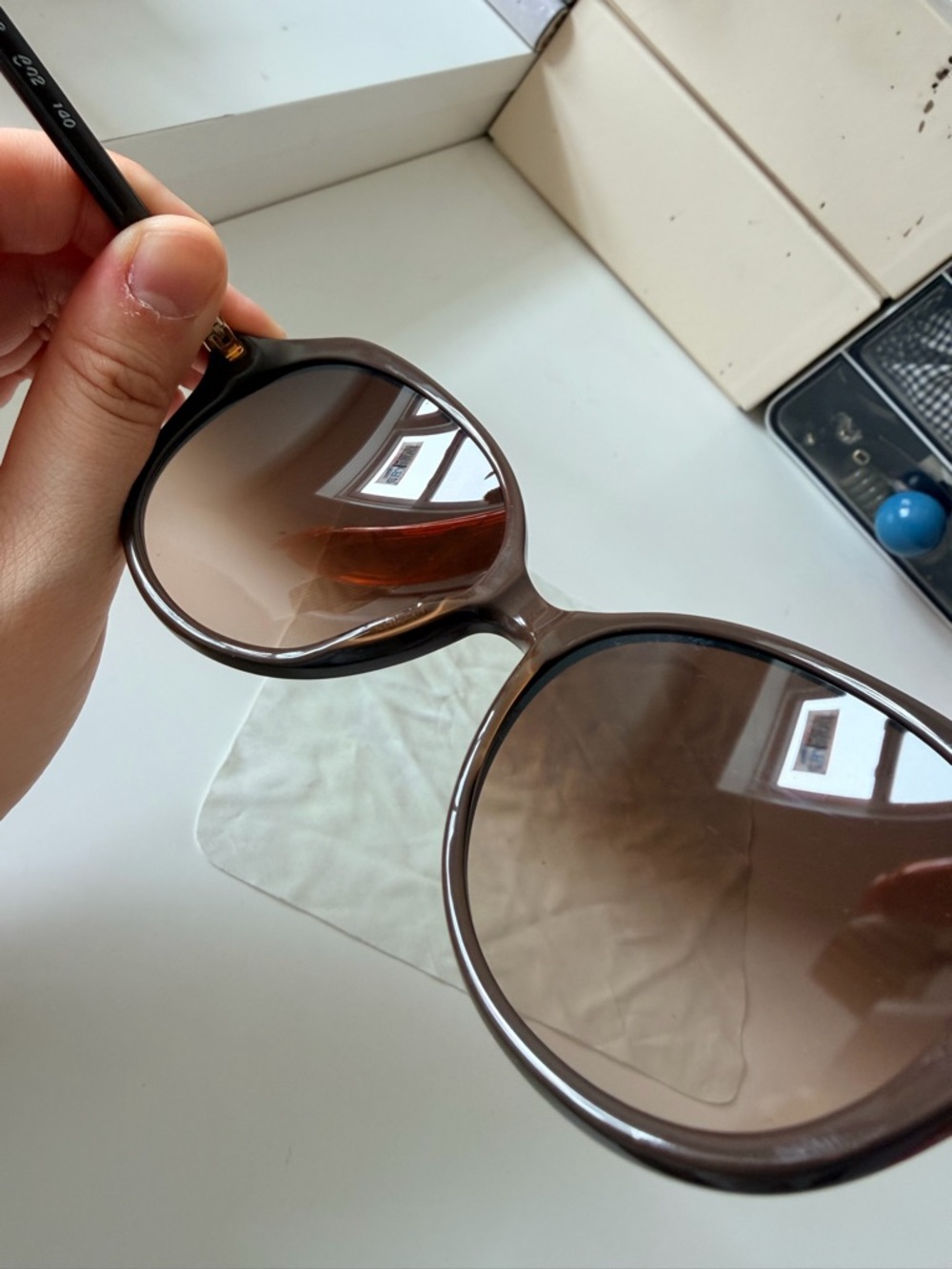Chloe Brown Gradient Round Sunglasses for Women NO box - Picture 14 of 14